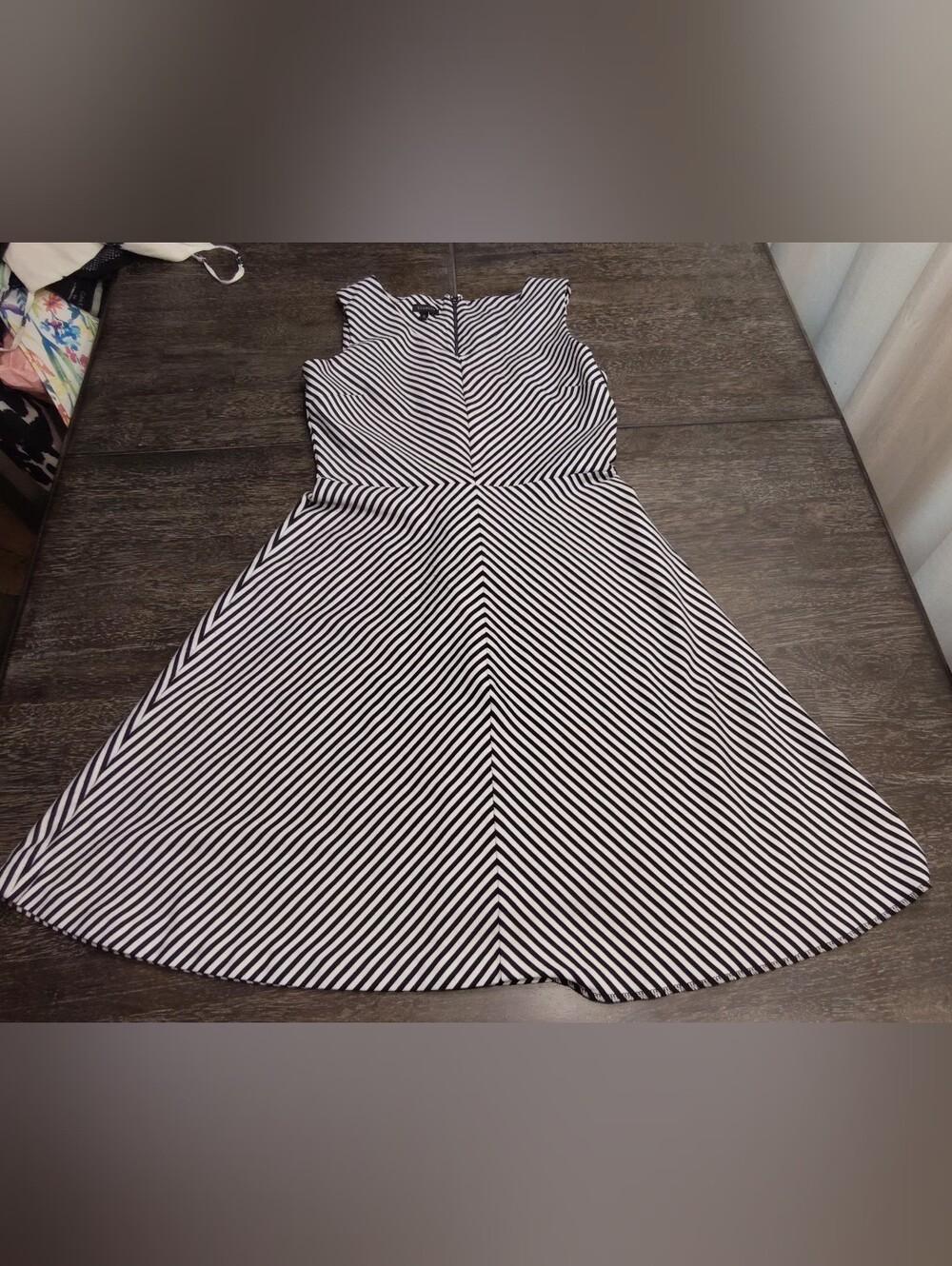 Talbots Medium Fit and Flare Green White Stripe V Neck Sleeveless Dress Womens